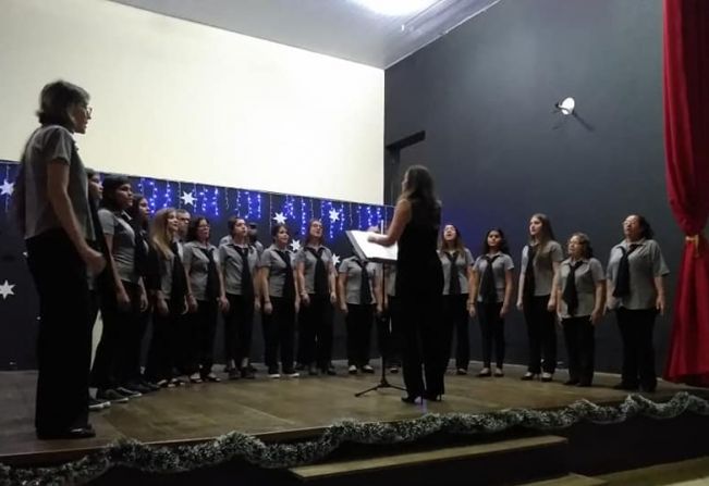 CORAL MUNICIPAL DE CONCHAS EMOCIONA O PÚBLICO DE NOSSA CIDADE. 